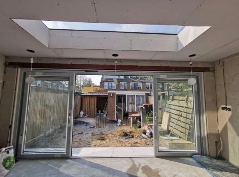 Uitbouw met lichtstraat van binnen