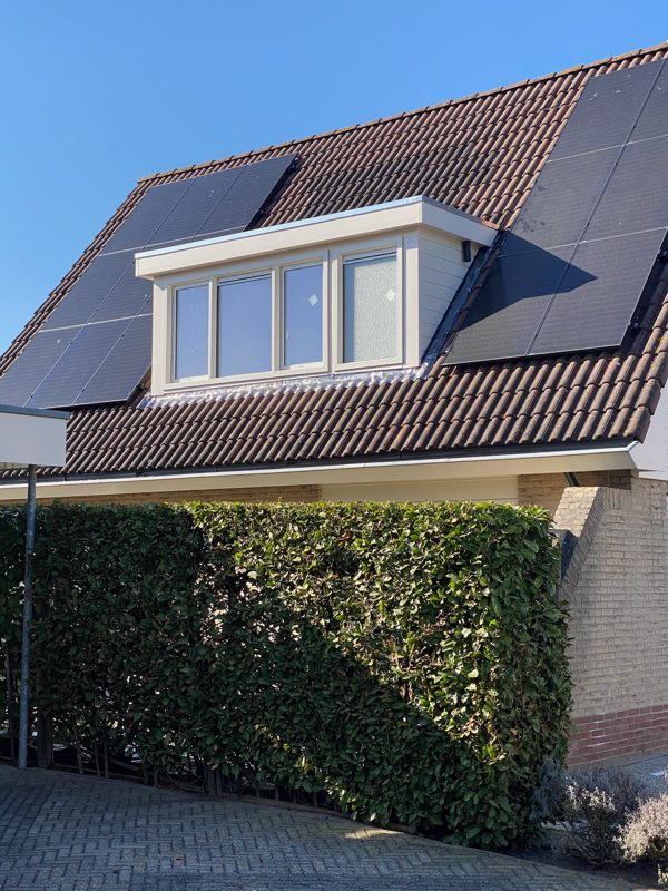 Dakkapel op hoekwoning