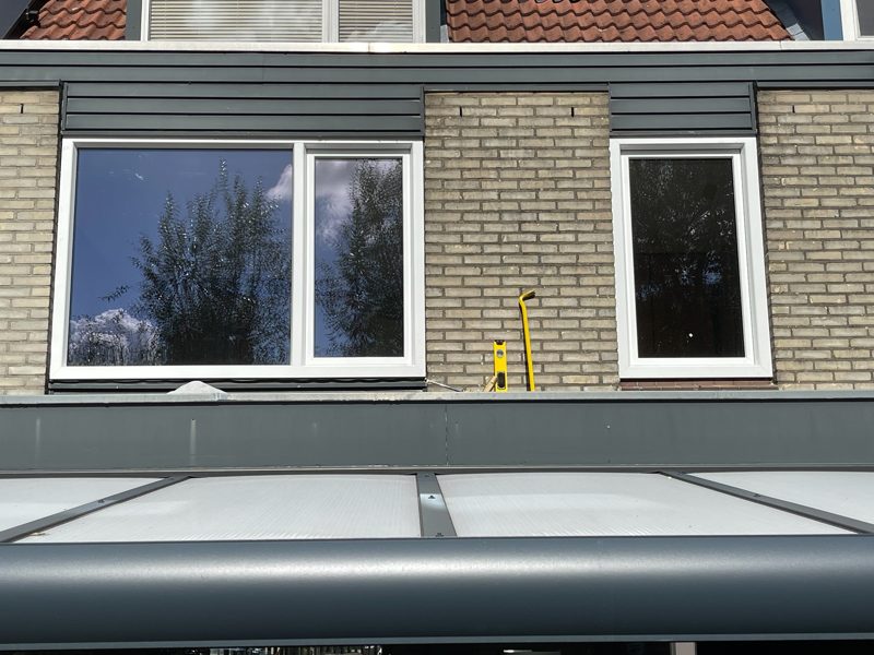 Nieuwe kozijnen boven veranda